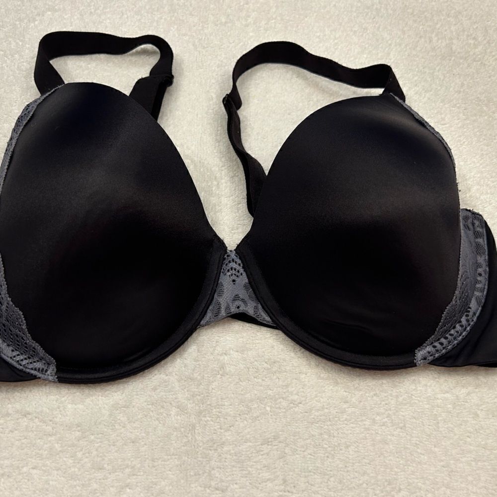 Vanity Fair 40C black with silver trim lightly lined bra 2 hook close